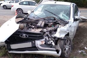 Авария дня. В Тольятти столкнулись «Лада» с прицепом и автобус