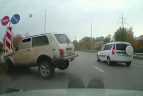 В Чебоксарах водитель «Нивы» влетел в отбойник