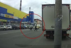 Парный забег через дорогу в неположенном месте