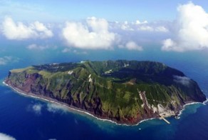 Обитаемый остров Aogashima (9 фото)