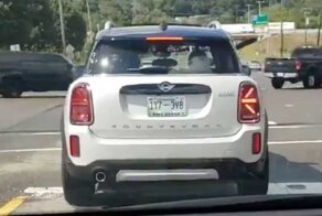 Самые глупые поворотники на свете: задние фонари Mini указывают неверный путь
