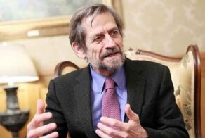 Украину перевели в разряд девочки по вызову