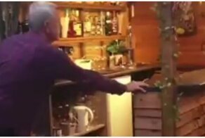 Необычный бар на заднем дворе