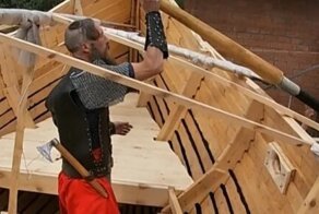 Иркутский "викинг" построил драккар и спустил его на воду