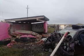 В Новосибирской области мужчина не пережил развод с женой и протаранил автобусную остановку