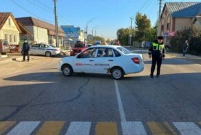 В Саратовской области учебный автомобиль сбил девушку на пешеходном переходе