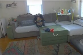 За секунду до: молниеносная реакция отца спасла малыша