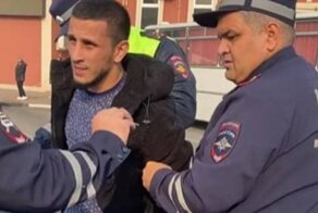 "Даже если я сел за руль без прав...": боец ММА возмутился жестким задержанием