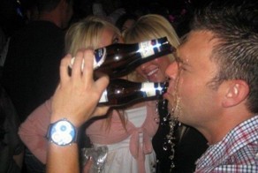 Алкоголь течет рекой  (33 фото)