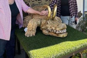 Участники конкурса чучел слепили "аллигатора Локи" из теста