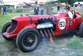 Классические гоночные автомобили с двигателями огромных объемов