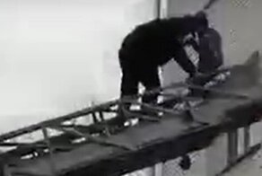 Неравнодушные жители и полиция спасли брошенных детей от печальной участи