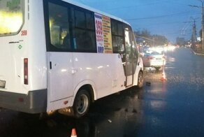 Авария дня. Столкновение троллейбуса с маршруткой в Омске
