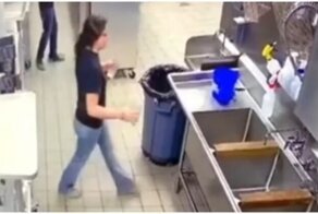 Поскользнувшаяся девушка увидела, что её снимает камера и приуныла