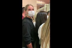 Российская туристка рассказала о давке и очередях в аэропорту Египта