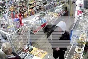 Полицейские задержали парня, который ограбил продуктовый магазин ради мамы