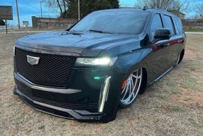 Безумный Cadillac Escalade «Lowrider» 2021 года с 30-дюймовыми колесами