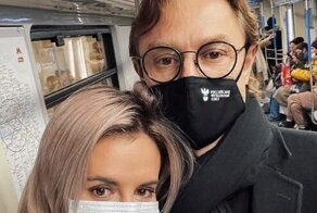 Народный тренер: Карпин прокатился в метро с супругой и восхитил подписчиков