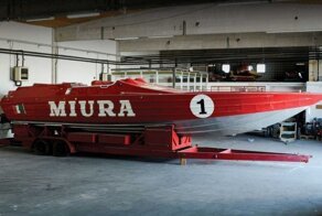 Скоростной катер Miura с двумя двигателями Lamborghini V12 отправляется на аукцион