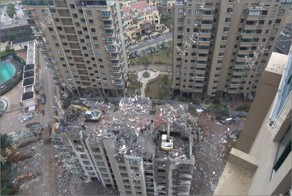 Разрушение дома в Китае (14 фото)