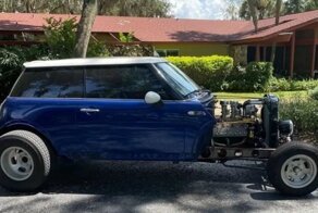 Возможно, единственный сумасшедший Mini Cooper с двигателем V8 Ford