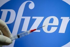 Антипрививочники в Греции заплатили за физраствор вместо Pfizer: доктора деньги брали, но кололи вакцину