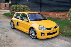 Невероятно редкий Renault Clio V6 продали за кругленькую сумму