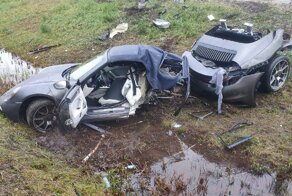 Porsche разорвало пополам: сын сатирика Семёна Альтова попал в серьёзное ДТП