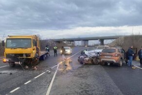 Авария дня. Два человека пострадали в ДТП с эвакуатором под Ростовом