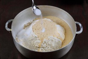 Почему от присутствия сахара зависит качество дрожжевого теста и готовой выпечки?