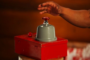 Не нажимайте красную кнопку (флешка)