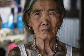 Эта женщина - старейший тату-мастер в мире