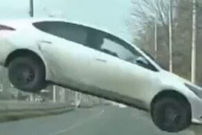 Перекрёсток, светофор? А мы его облетим