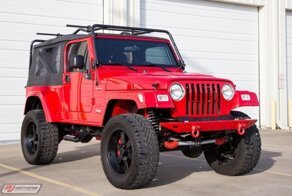 Кто-то установил двигатель V10 от Viper в Jeep Wrangler, и недавно его продали на аукционе