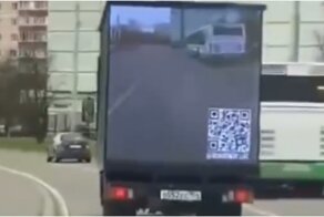 В Москве был обнаружен необычный грузовик: с экраном
