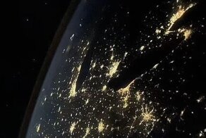 Земля в иллюминаторе: экипаж миссии Inspiration4 поделился снимками из космоса