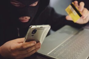 Мошенник украл у пожилого мужчины шесть миллионов рублей