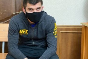 Суд отправил в СИЗО друга Нурмагомедова, подозреваемого в наезде на полицейского