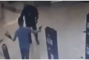 В Шереметьево  пьяный мужчина напал на охранника с «розочкой» из бутылки