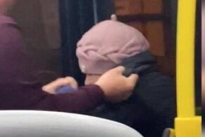 В Воронеже водитель автобуса напал на пассажирку без маски