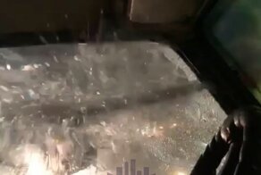 В Красноярске автоинспектор дубинкой разбил окно на "Жигулях" горе-дрифтера