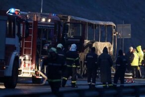 46 погибших: в Болгарии пассажирский автобус врезался в ограждение и загорелся