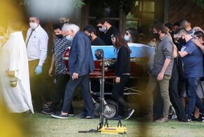 Фанаты хотели похитить его: Марадону похоронили без сердца