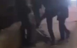 Мужчина проучил подростков, ломавших прокатный самокат