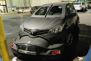 Чрезвычайно странный Toyota Yaris, который очень хочет казаться «Биммером»