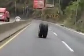 Колесо грузовика отправилось в путешествие