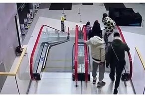Москвичка получила травмы после падения с поручня эскалатора