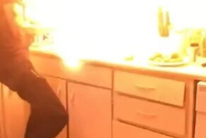 Попытка потушить горящее масло водой