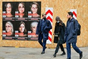 Известных влиятельных женщин "избили" ради социальной рекламы
