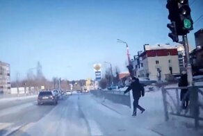 Пешеход бросился под машину: попытка автоподставы на Урале